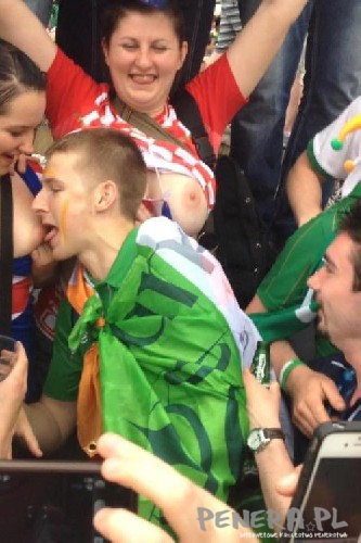 Lizanie cycków na Euro 2012